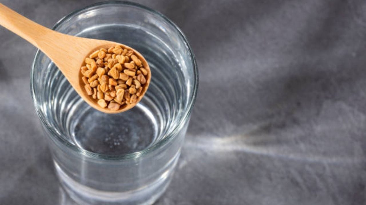 শুক্রাণুর সংখ্যা বাড়াতে আপনি মেথি ভেজানো জল পান করতে পারেন। এতে পুরুষদের মধ্যে টেস্টোস্টেরন হরমোনের মাত্রাও বাড়ে। শুক্রাণুর সংখ্যা বাড়ার সঙ্গে সঙ্গে মেথি ভেজানো জল শুক্রাণুর গুণগত মানও উন্নত করে। সুতরাং, এই ঘরোয়া উপায়েও আপনি বাড়াতে পারেন শুক্রাণুর সংখ্যা। 