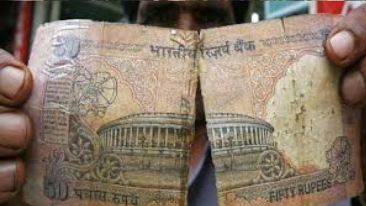RBI Rules: টাকায় লেখা থাকলে বা ছেঁড়া হলেই কি বাতিল হয়ে যায় নোট? কী ...