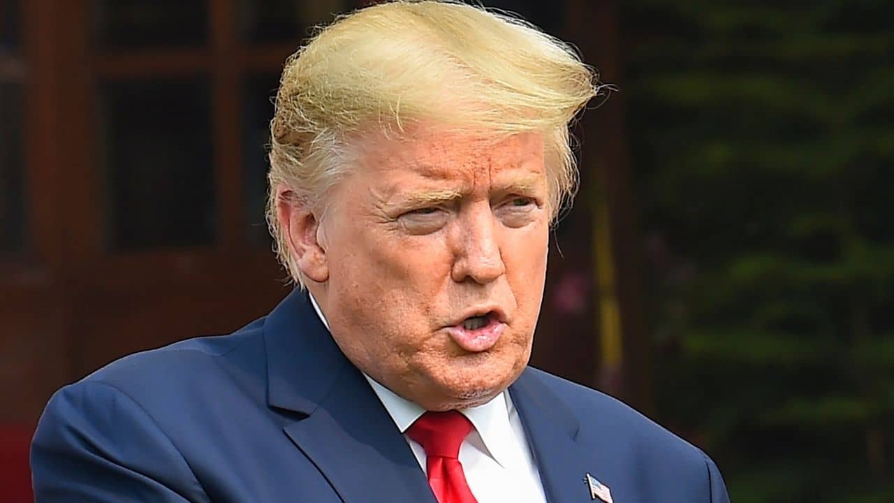 Donald Trump: পর্ন তারকার সঙ্গে কেচ্ছা ঢাকতে ঘুষ! মামলা আদালতে যেতেই ভয়ঙ্কর দাবি করলেন ট্রাম্প