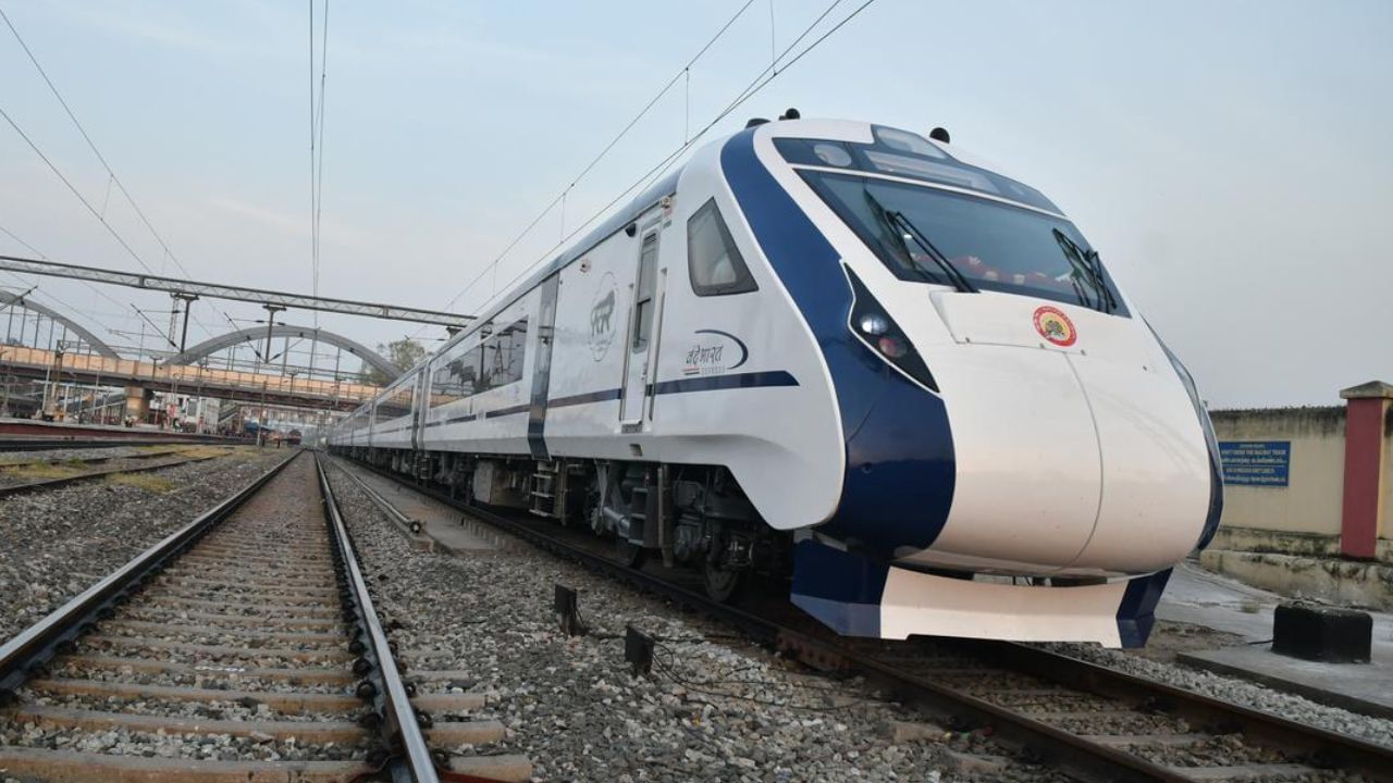 Howrah-Puri Vande Bharat Express: একদিনের 'বিরতি' কাটিয়ে মঙ্গলে ফের রওনা দেবে  হাওড়া-পুরী বন্দে ভারত