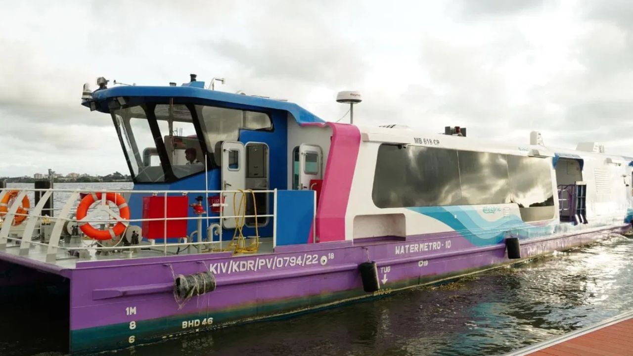 Water Metro: প্রথম দিনেই রেকর্ড! একদিনে ৬ হাজার ছাড়িয়েছে ওয়াটার মেট্রোর যাত্রী সংখ্যা