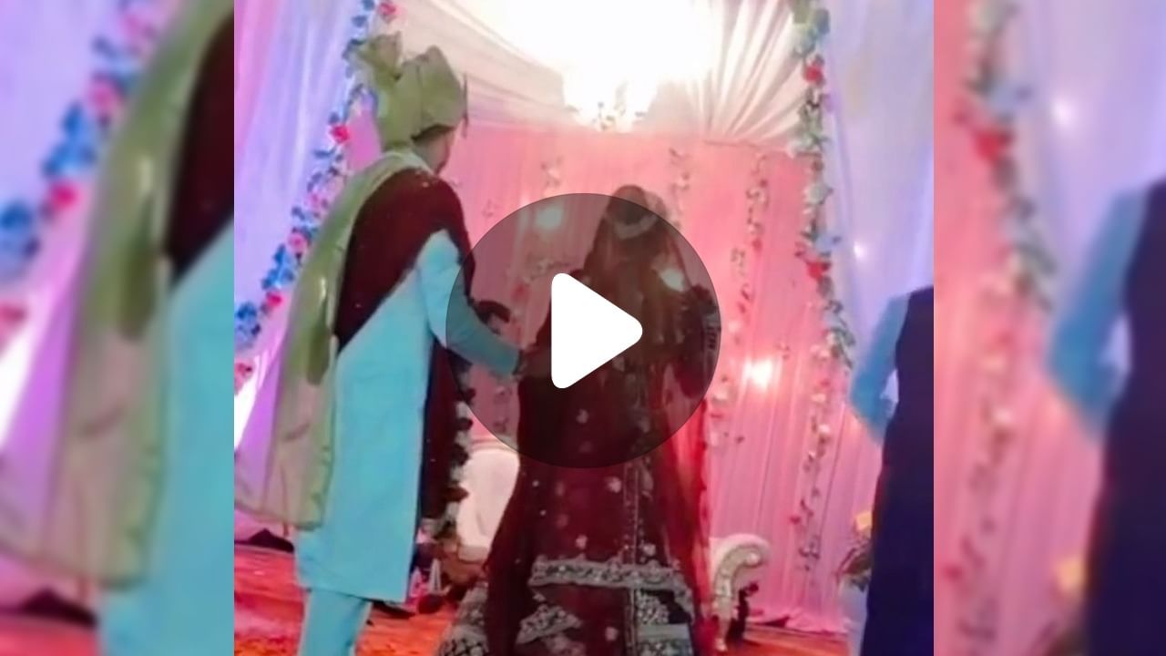 Viral Video: বর কনেকে মালা পরাতে যাওয়ার মুহূর্তেই আগুন, সোশ্যাল মিডিয়ায় ভাইরাল ভিডিয়ো