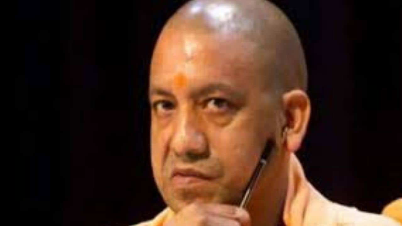 Atiq Ahmed Murder: গ্যাংস্টার আতিকের খুনে ক্ষুব্ধ মুখ্যমন্ত্রী, রাতেই শীর্ষকর্তাদের বাড়িতে তলব, ৭৫টি জেলায় জারি ১৪৪ ধারা