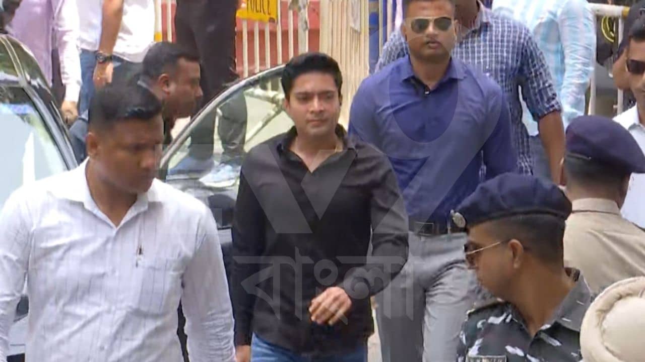 Abhishek Banerjee at CBI office: নিজামে সিবিআই-এর ৯ সম্ভাব্য প্রশ্নের মুখোমুখি অভিষেক