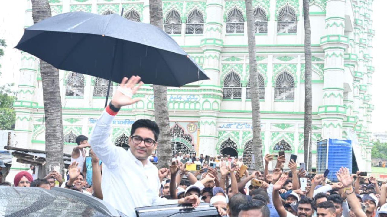 Abhishek Banerjee: দলীয় কর্মীদের বিক্ষোভে থেমে গেল অভিষেকের কনভয়, রাস্তায় নেমে শুনলেন ভূরি ভূরি অভিযোগ