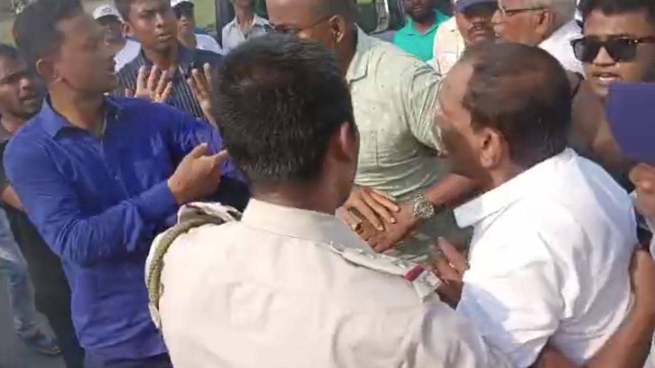 Akhil Giri: অভিষেককে স্বাগত জানাতে এসে জোর ধাক্কাধাক্কিতে রুষ্ট মন্ত্রী অখিল