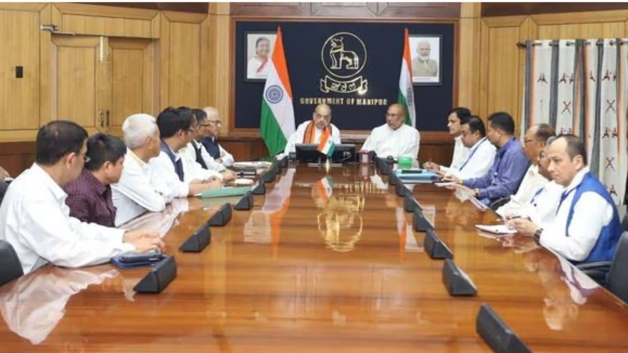 Amit Shah: মণিপুরে পৌঁছেই উচ্চ পর্যায়ের বৈঠক কেন্দ্রীয় স্বরাষ্ট্রমন্ত্রীর, বিক্ষোভকারীদের সঙ্গে দেখা করতে পারেন শাহ