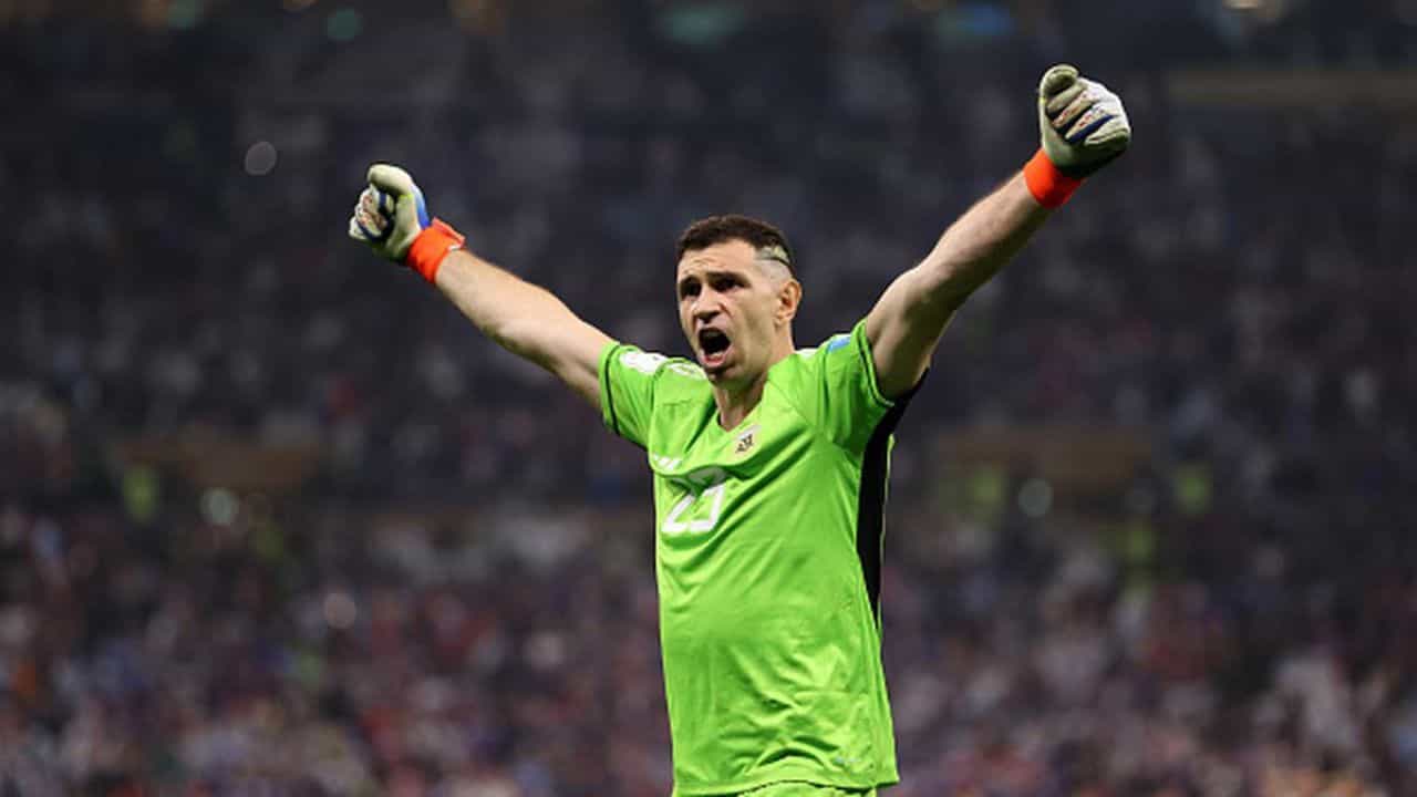 Emiliano Martinez: কলকাতায় আসার অপেক্ষায় বিশ্বকাপজয়ী গোলকিপার Emiliano Martinez: কলকাতায় আসার অপেক্ষায় বিশ্বকাপজয়ী গোলকিপার