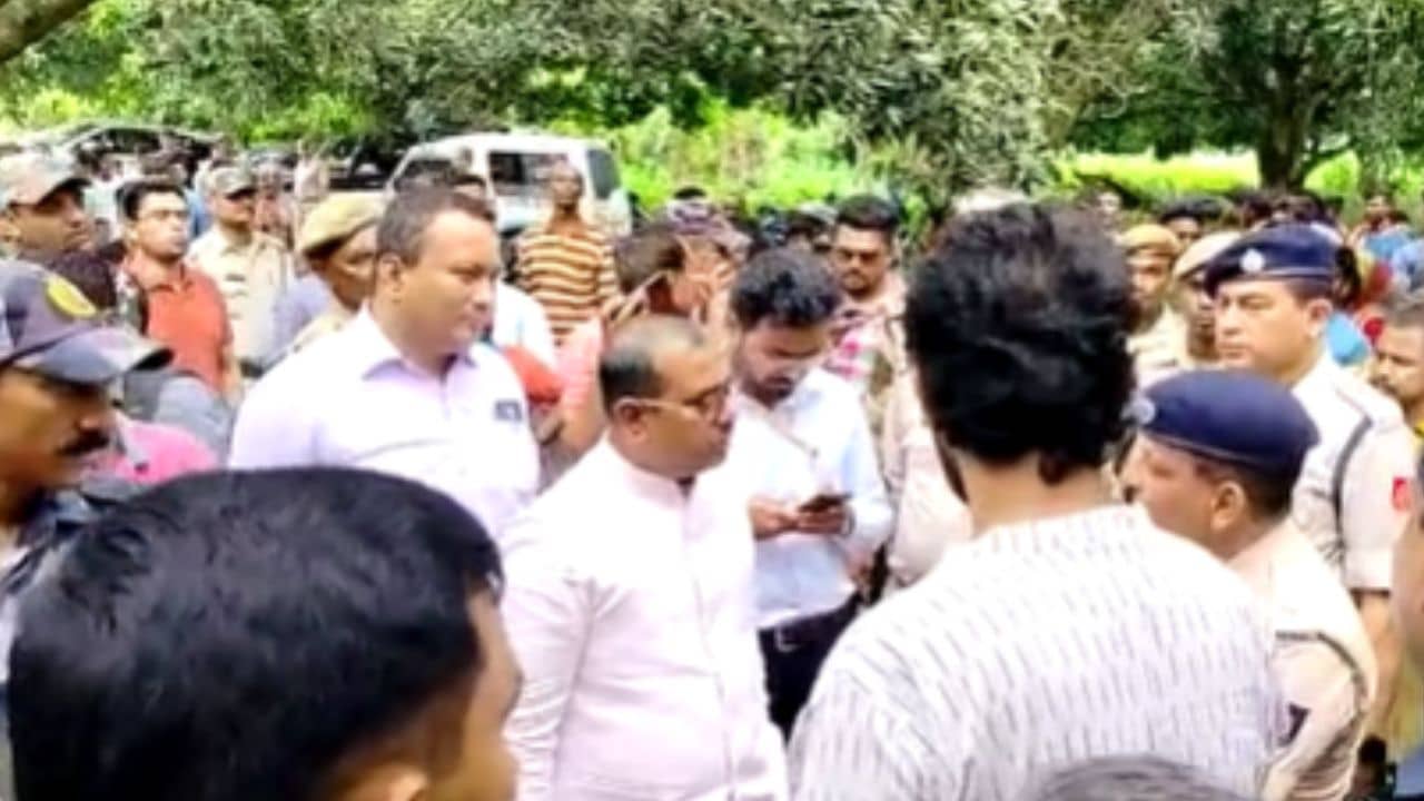 Hanskhali: বাংলার ২২ শতাংশ তফশিলির দেখভালের দায়িত্ব এবার আমাদের, হাঁসখালিতে নিহত বিজেপি কর্মীর বাড়িতে  জাতীয় এসসি কমিশন কর্তা অরুণ হালদার