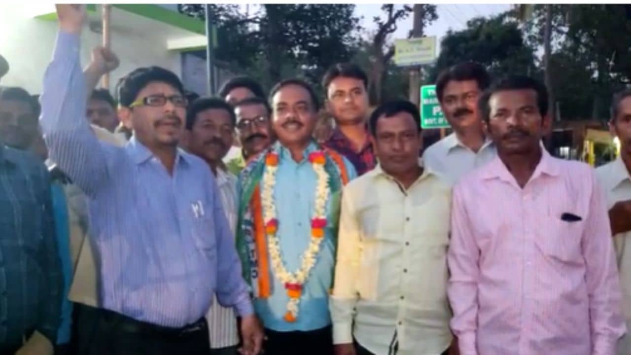 Bankura TMC: অভিষেক জেলা থেকে ফিরতেই দলে বড়সড় রদবদল দলে, বাঁকুড়ায় রাজনৈতিক চাপানউতোর