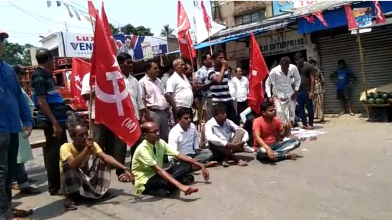 CPM: পথসভার আগে দলীয় পতাকা আগুনে পুড়িয়ে দেওয়ার অভিযোগ, তৃণমূলের বিরুদ্ধে থানায় গেল CPM