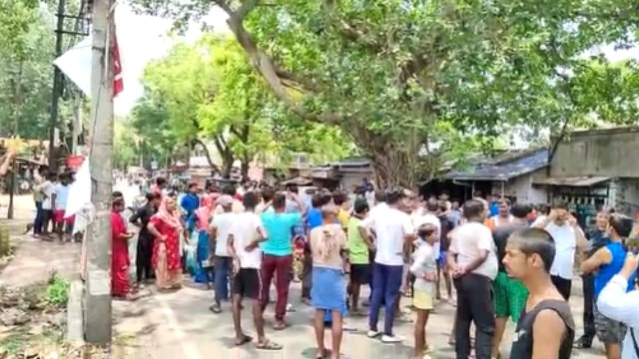 Bhatpara: খাটালের দখল নিয়ে দুপক্ষের সংঘর্ষ, কাঠগড়ায় এলাকার কাউন্সিলর