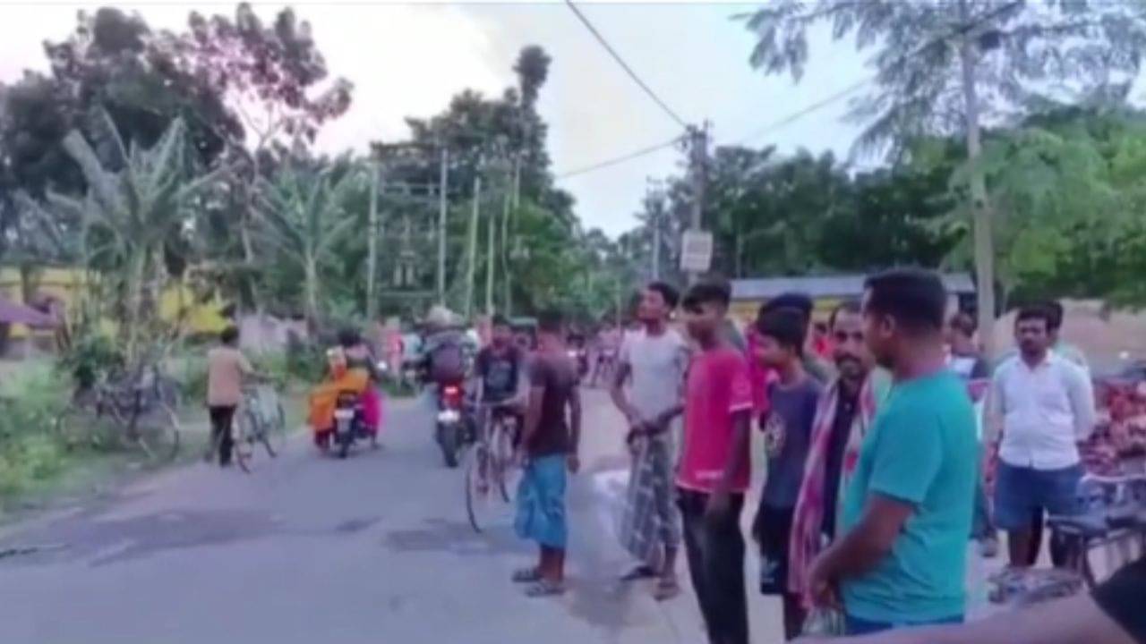 Bongaon Bike Accident: ঝড়ের গতিতে ধেয়ে আসছিল বাইক, সোজা ধাক্কা বিদ্যুতের পোলে, ছিটকে পড়ে থেঁতলে গেলেন ৩ জনেই