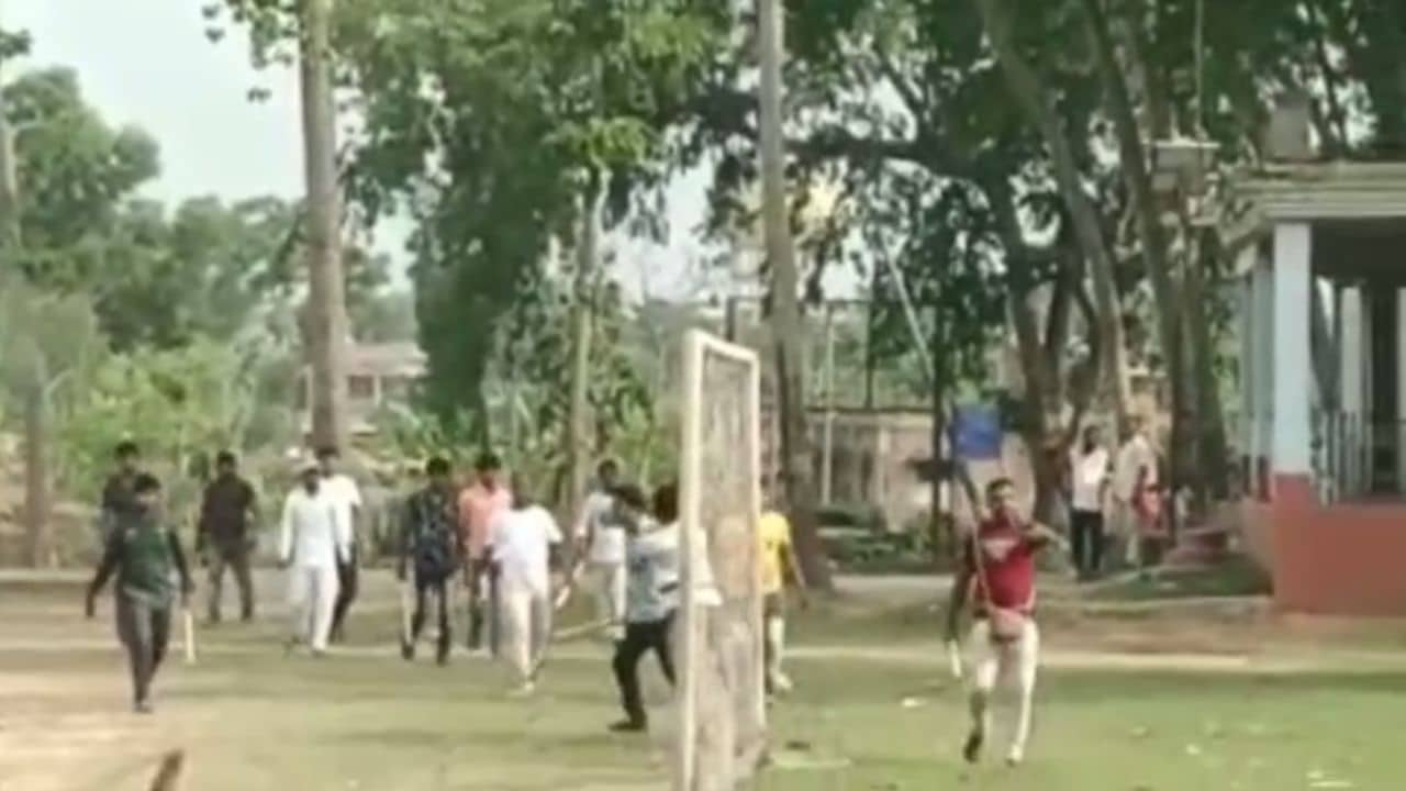 TMC Group Clash: মাদার VS যুব! ধারাল অস্ত্র নিয়ে হামলা, বাঁশ ভাঙচুরের অভিযোগ তৃণমূলের দুই গোষ্ঠীর বিরুদ্ধে