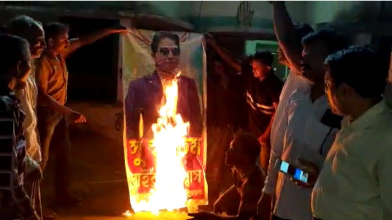 Byron Biswas: সাগরদিঘির মানুষের সঙ্গে বেইমানি করলেন, বাইরনের ছবি পুড়িয়ে বিক্ষোভ কংগ্রেস কর্মীদের