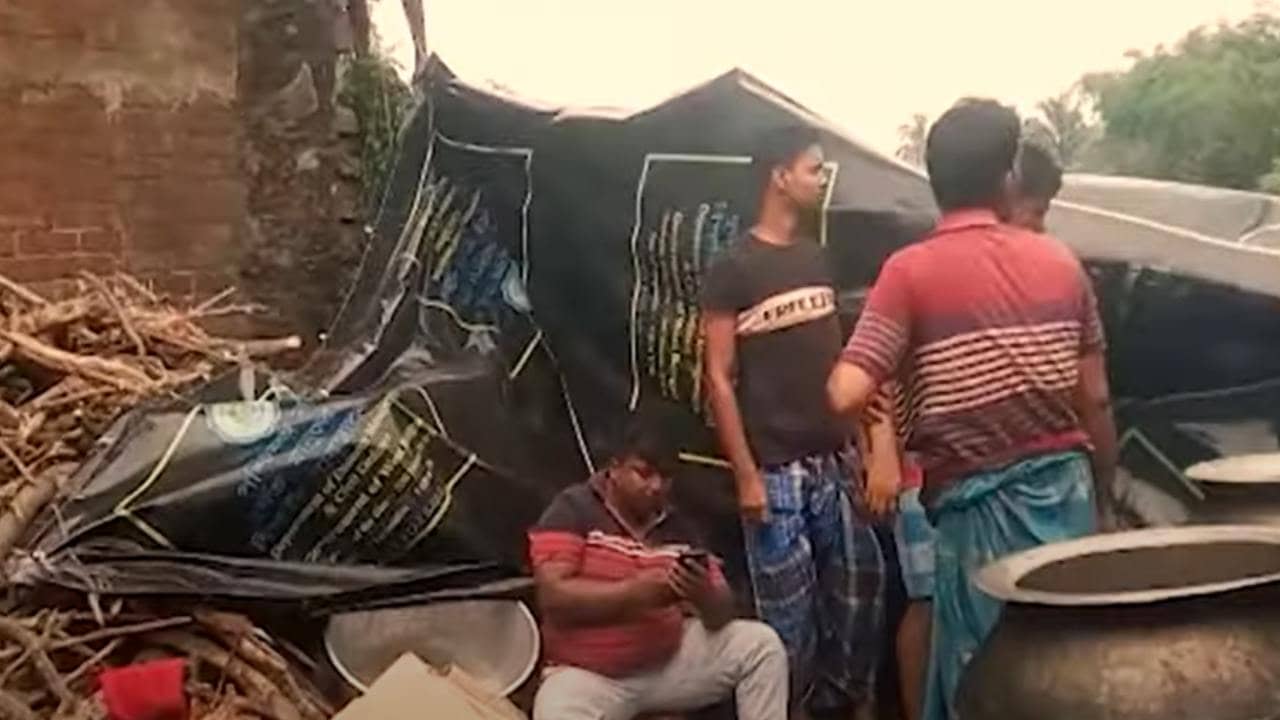 Cyclone Mokha: মোখার ত্রাণের ত্রিপলে বিরিয়ানির দোকান, ‘দেখা মাত্রই খুলে ফেলতে বলেছি’, সাফাই বিডিওর