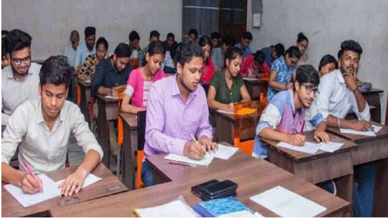 D.EL.ED: ২০২১-২৩ শিক্ষাবর্ষে সব ডি.এল.এড পড়ুয়াদের তথ্য চেয়ে পাঠাল পর্ষদ