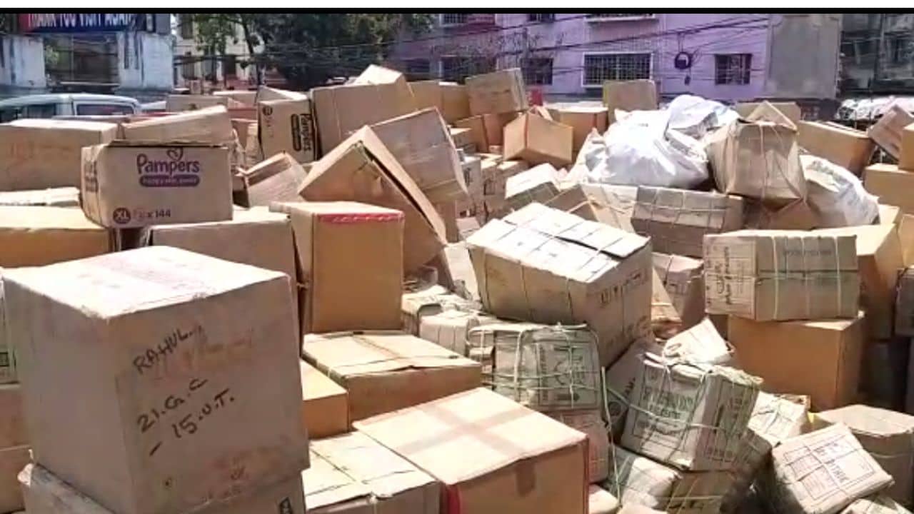 Budge Budge: আরও ৪০ হাজার ৫০০ কেজি বাজি উদ্ধার বজবজ-মহেশতলায়, চলছে পুলিশি ধরপাকড়