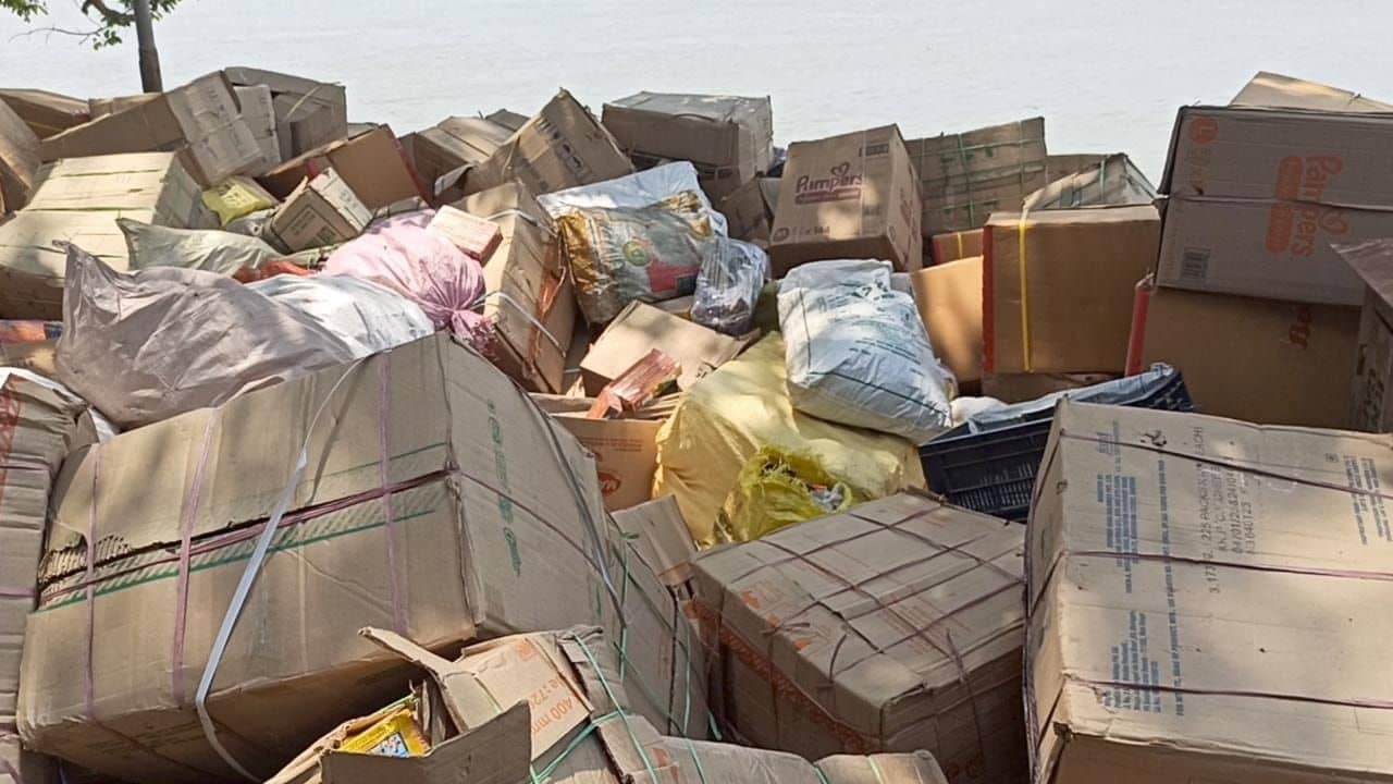 Fire Crackers Seized: ৩ দিনে ডায়মন্ড হারবার পুলিশ জেলায় বাজেয়াপ্ত ১ লাখ ২৮ হাজার কেজির বাজি!