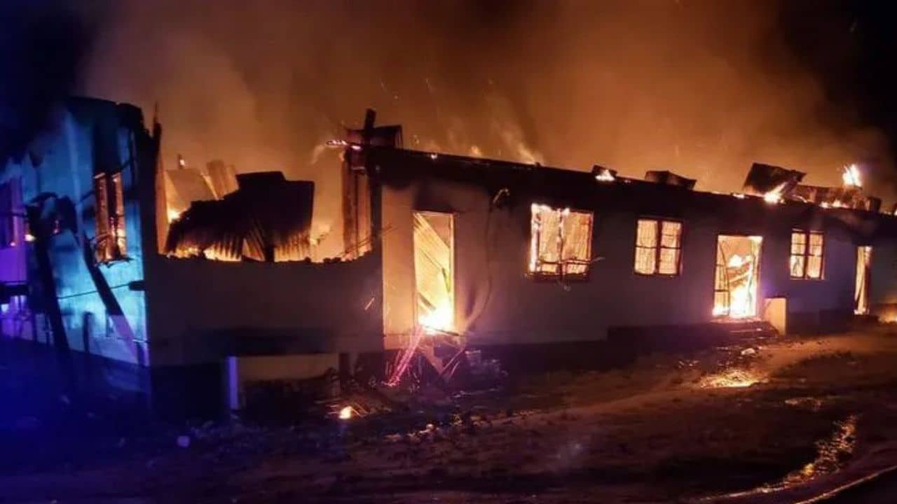 Fire at school dormitory: স্কুলের ছাত্রাবাসে বিধ্বংসী আগুন, অগ্নিদগ্ধ হয়ে মৃত কমপক্ষে ২০ শিশু