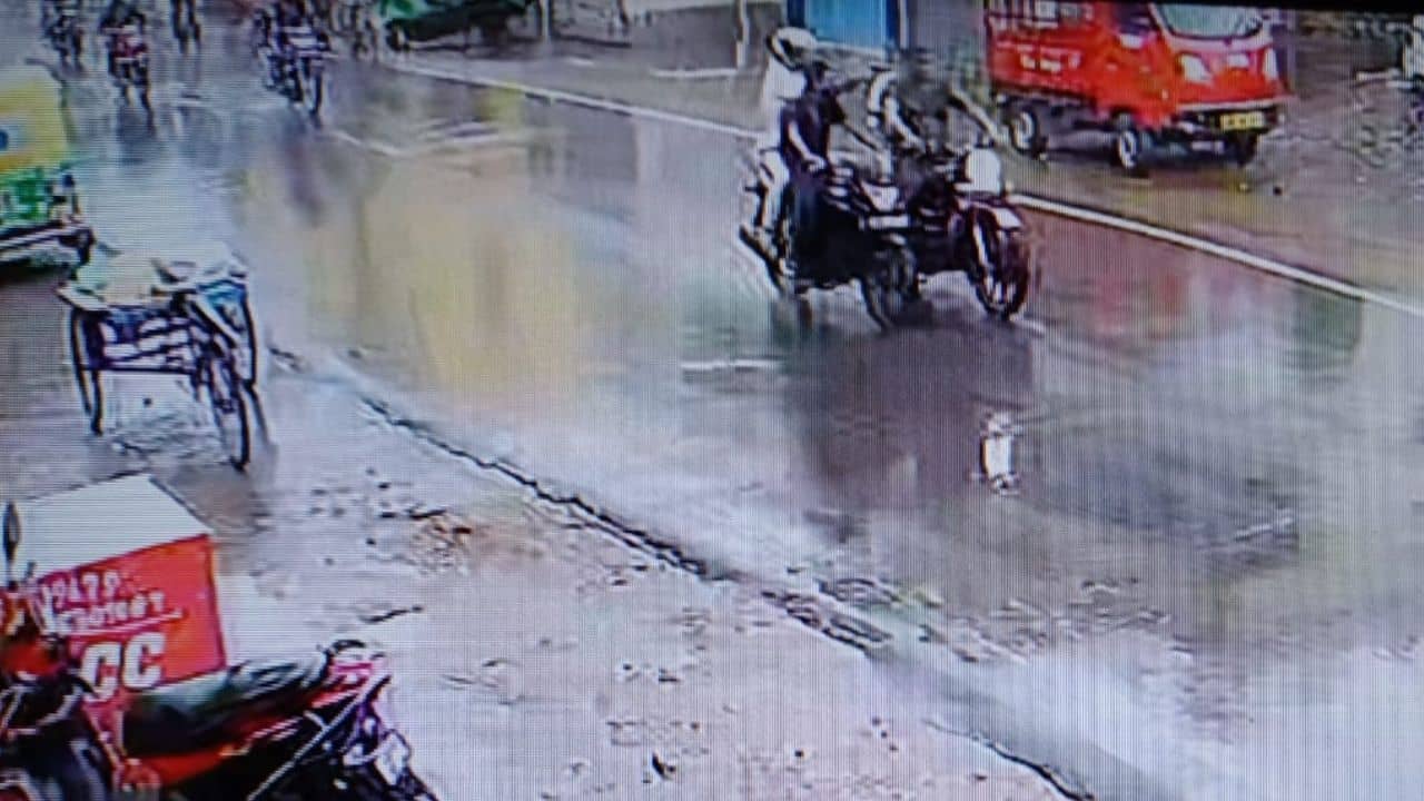 Firing: ঠিক যেন সিনেমার দৃশ্য, আদালতে সাক্ষ্য দিয়ে ফেরার সময় চলন্ত বাইক থেকে ব্যক্তিকে গুলি