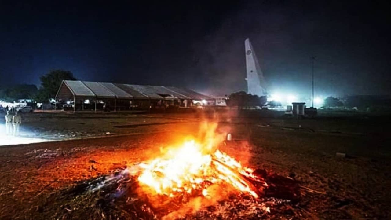 Agra: আমি আসছি, চিৎকার করে ছেলেবেলার বন্ধুর চিতায় ঝাঁপ, যমুনার তীরে মর্মান্তিক ঘটনা