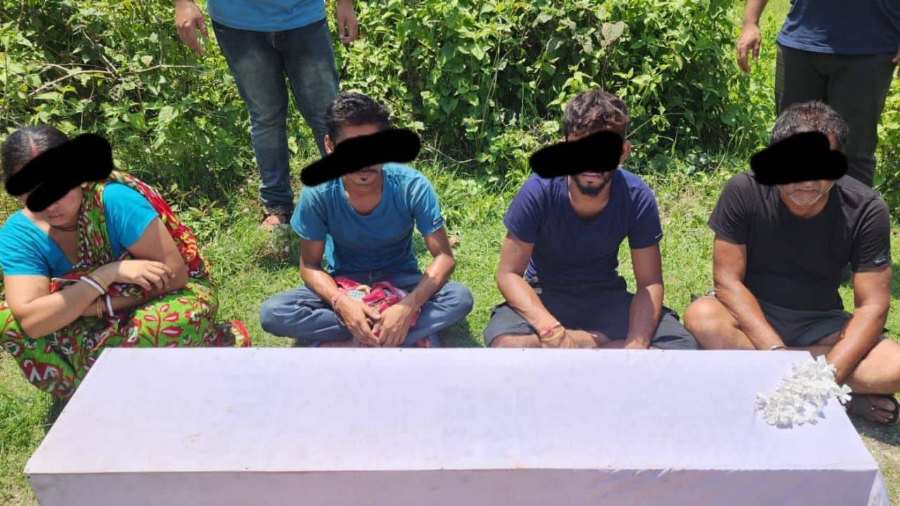 Marijuana: কফিন খুলতেই মৃতদেহ নয়, বেরিয়ে এল ৬৪ কেজি গাঁজা! ফুলবাড়িতে গ্রেফতার গৃহশিক্ষক সহ ৪