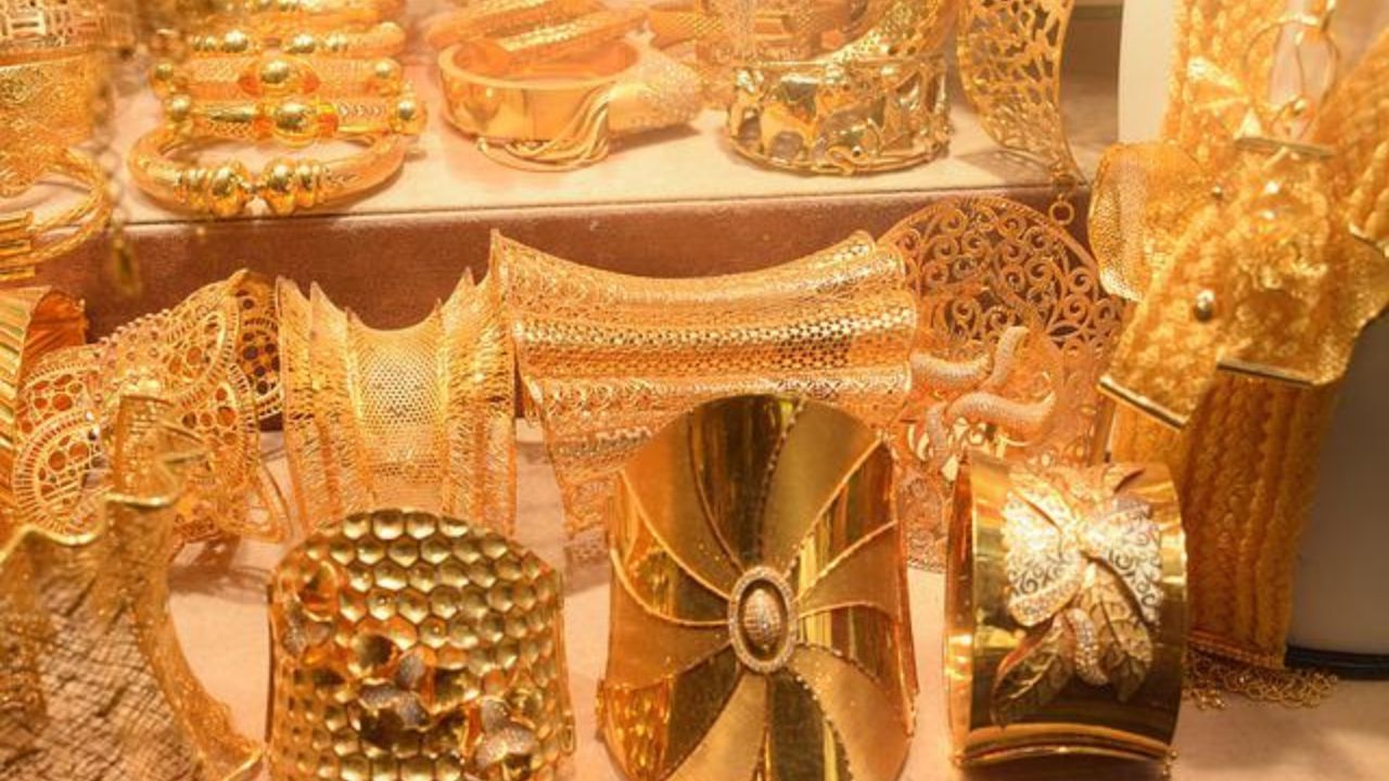 Gold Price Today: কলকাতায় পরপর দাম কমল সোনার, মঙ্গলে কত দর হাকাচ্ছে সোনা-রুপো?