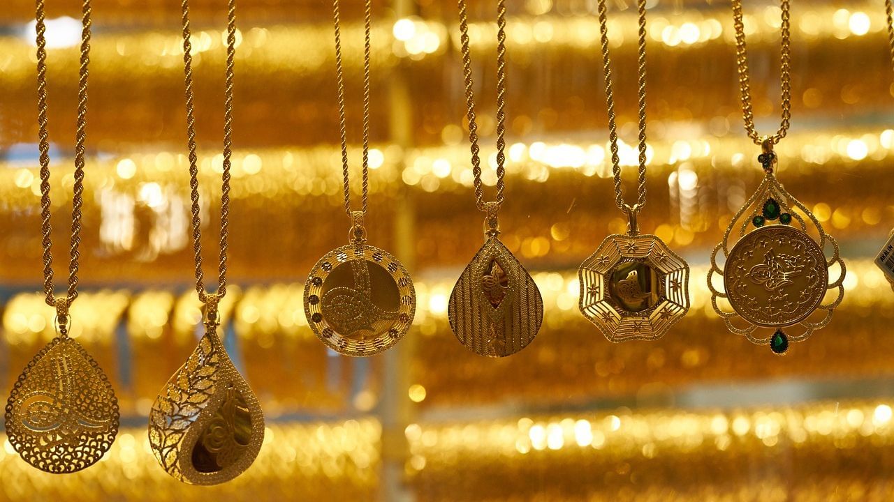 Gold Price Today: রথ যাত্রার আগেই প্রসন্ন মা লক্ষ্মী, কমল সোনার দাম, আজ কত দর রুপোর?