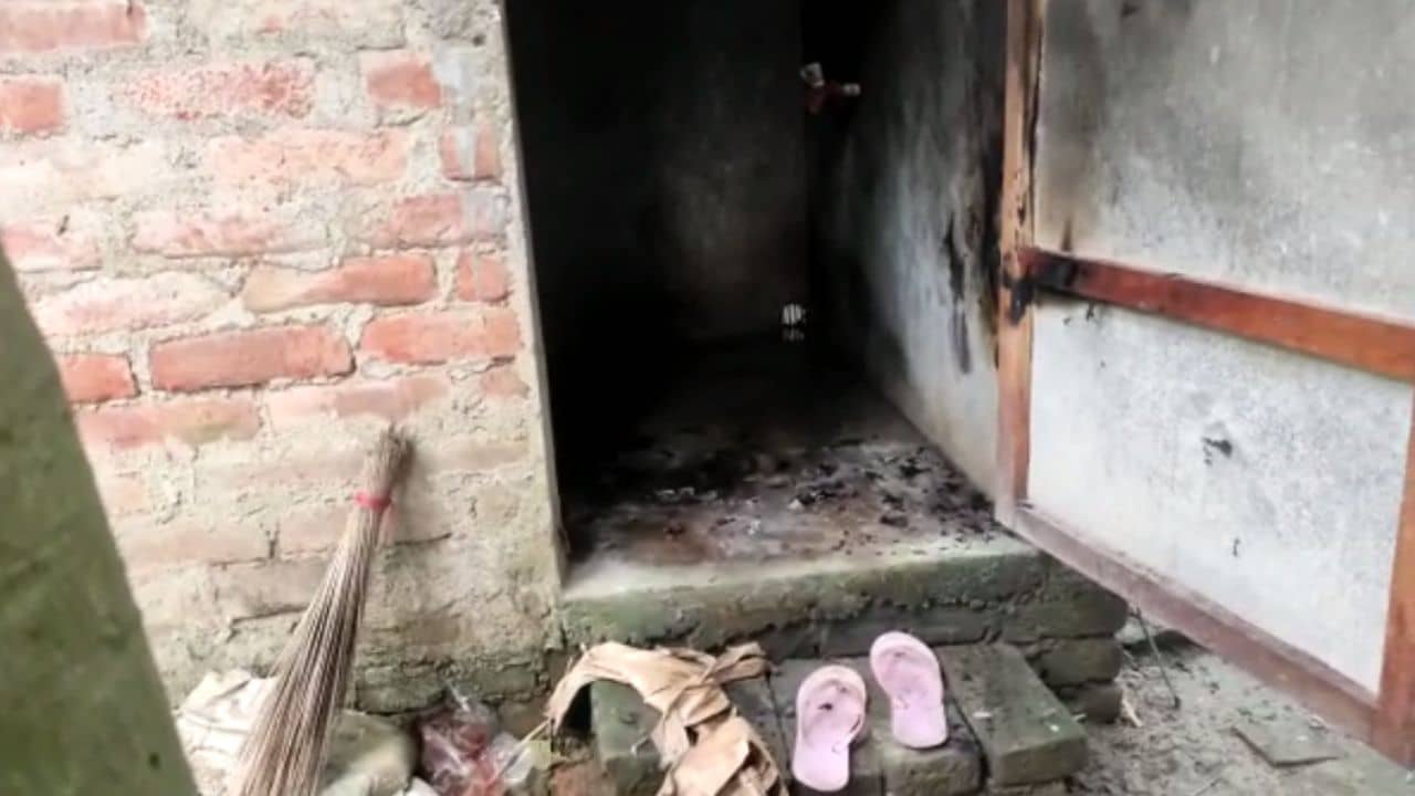 Howrah Death: পোড়া শরীর নিয়ে বাথরুমেই শেষ মেয়েটা, শ্বশুরবাড়ির বিরুদ্ধে থানায় গেল যুবতীর পরিবার