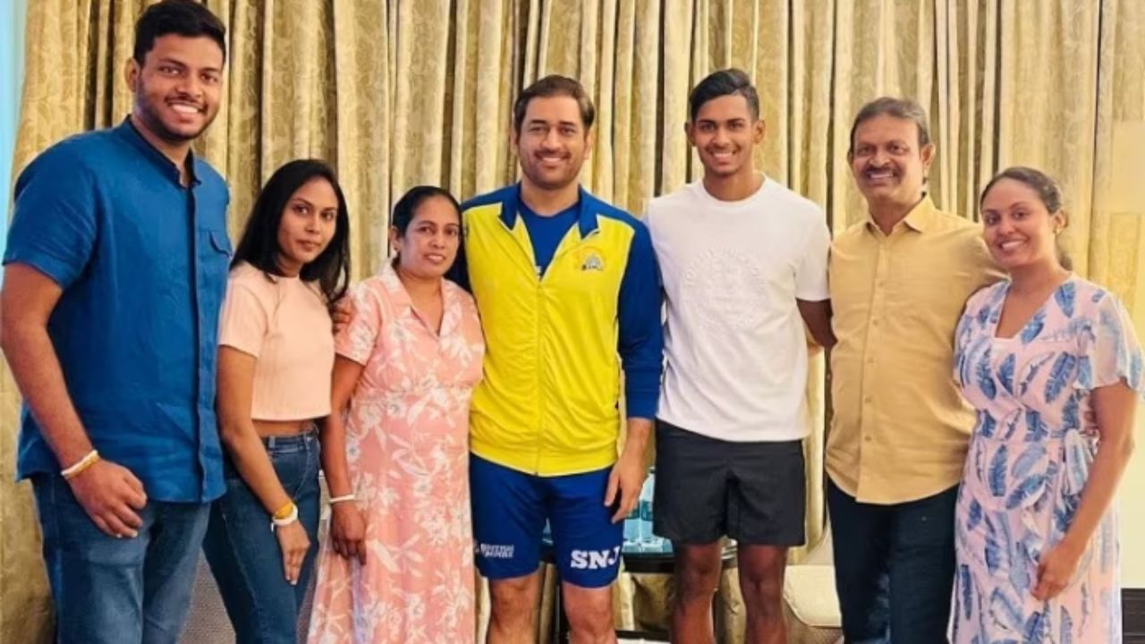 MS Dhoni, IPL 2023: 'ওর দায়িত্ব নিলাম', ধোনির কথায় চিন্তামুক্ত মাথিসা পাথিরানার পরিবার