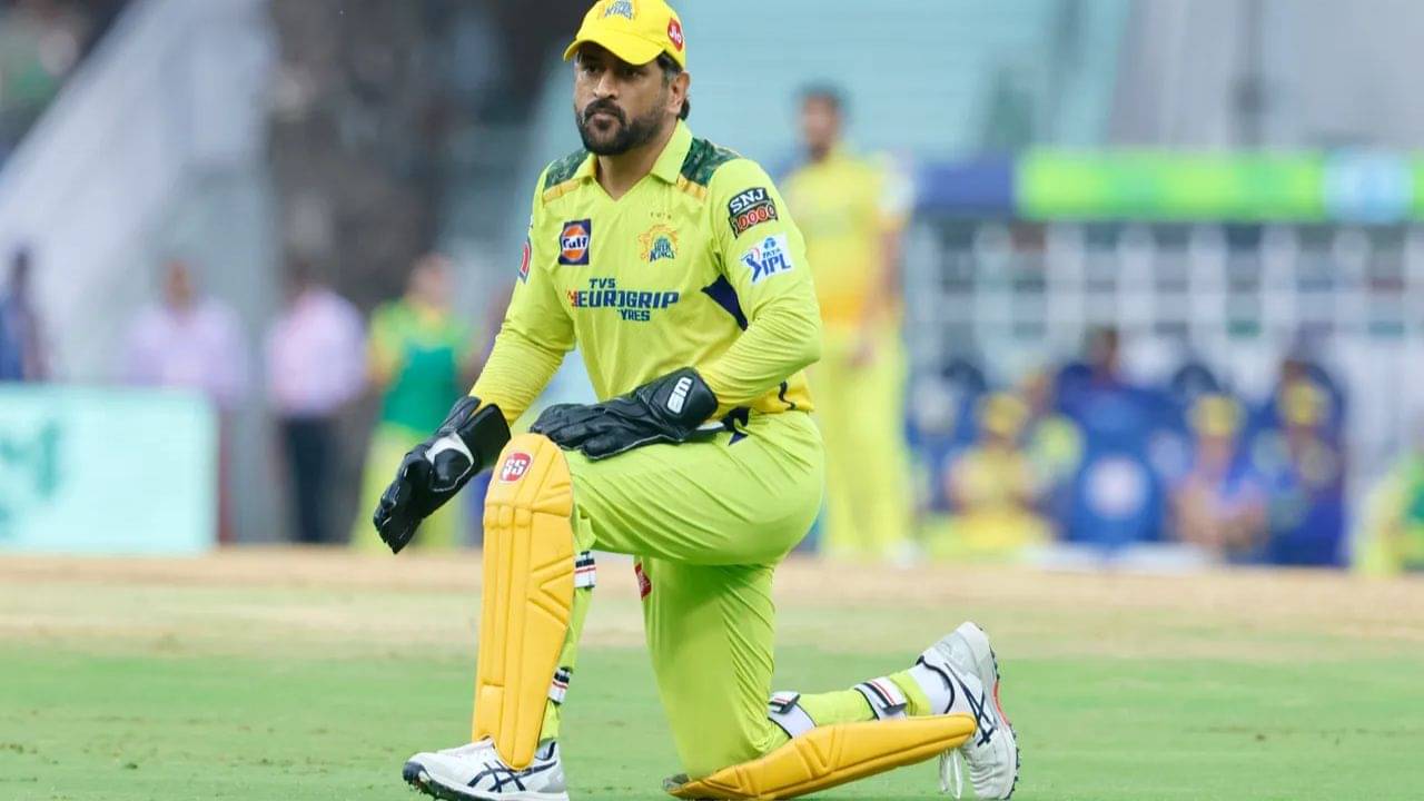 MS Dhoni: টাইম মেশিনে এগিয়ে গেল ১৭ বছর! ষাটের ধোনিকে দেখে অবাক ভক্তরা