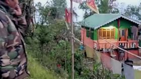 Indian Army Death: সানাইয়ের রেশ কাটেনি, প্রিয়তমার কাছে ফিরছে কাশ্মীরে শহিদ বাংলার জওয়ানের দেহ Indian Army Death: সানাইয়ের রেশ কাটেনি, প্রিয়তমার কাছে ফিরছে কাশ্মীরে শহিদ বাংলার জওয়ানের দেহ