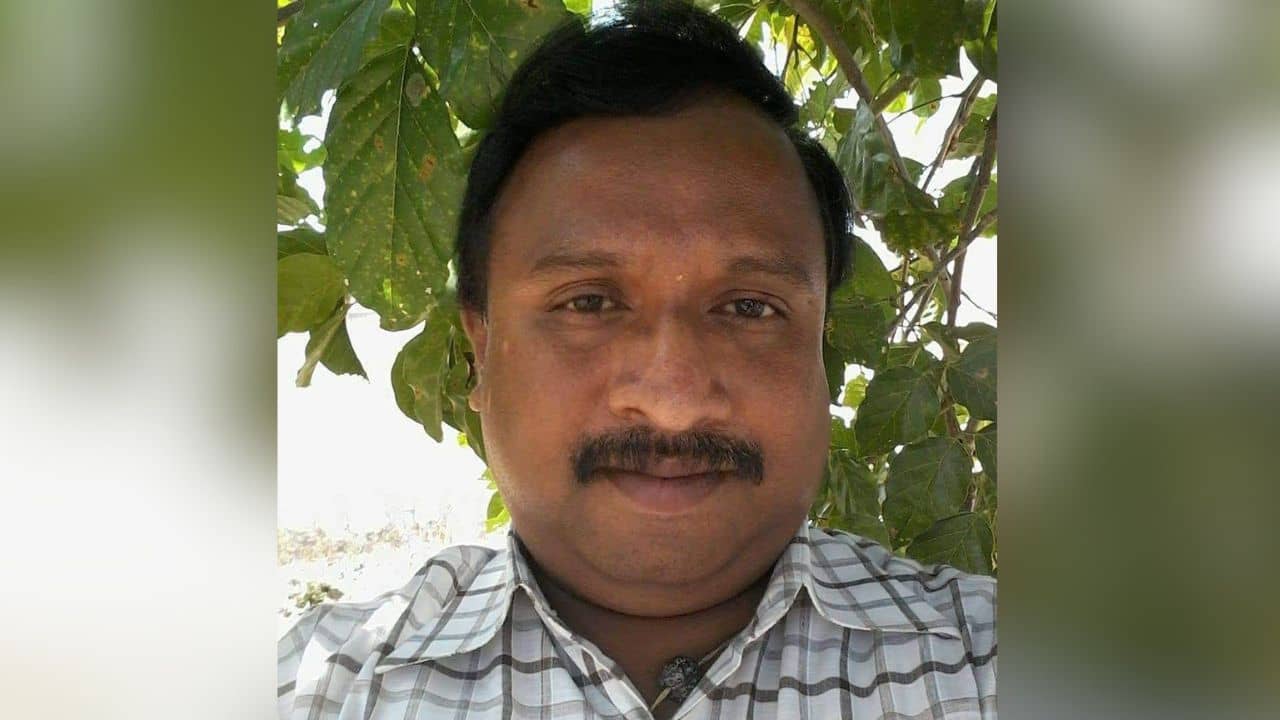 Karnataka School Teacher: শুরুতেই বিতর্ক, সিদ্দা সরকারের সমালোচনা করায় সাসপেন্ড কর্নাটকের স্কুল শিক্ষক