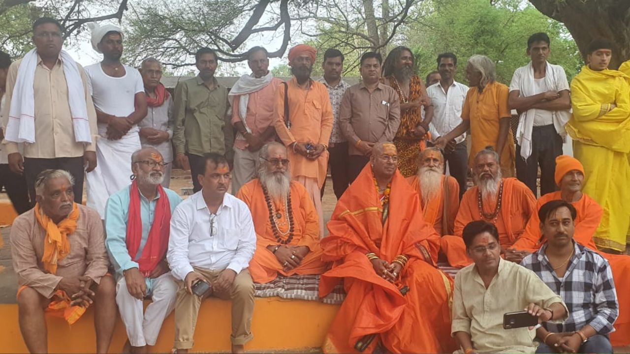 Kashmir Yatra: শান্তি ও আধ্যাত্মিকতা প্রতিষ্ঠার লক্ষ্যে কাশ্মীর যাত্রা শুরু 'পরিবেশ বাবা'-র