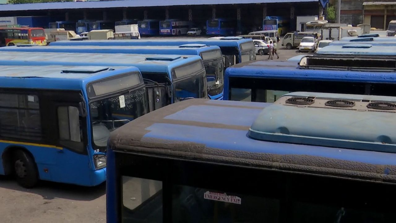 Kolkata Bus Service: কলকাতার রাস্তায় সরকারি AC বাসের দেখা মেলাই দুষ্কর! কেন এমন হাল? বাসগুলো কি সব উবে গেল?