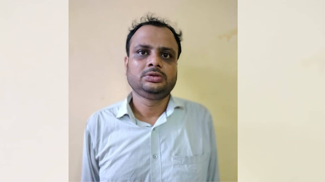 Fraud Case: চাকরির পোর্টাল থেকে CV সংগ্রহ করে ৩০ হাজার টাকার বিক্রি! নয়া নিয়োগ দুর্নীতির ফাঁদ পেতে গ্রেফতার প্রাক্তন পুলিশকর্তার ছেলে