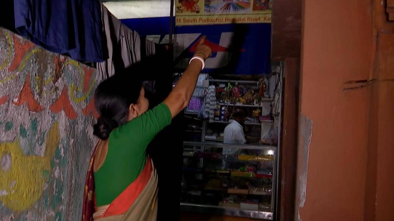 Robbery in Kolkata: ‘আমার সর্বনাশ হয়ে গেল’, বাড়ির বাথরুম থেকে চিৎকার মহিলার, কী হল গড়ফায়