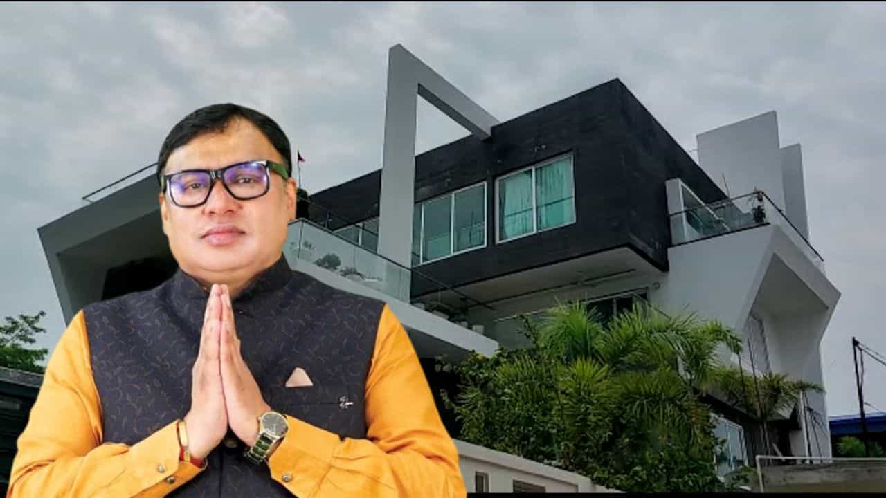 Krishna Kalyani: বিধায়ক কৃষ্ণকল্যাণীর বাড়িতে আয়কর দফতর, সকাল থেকে চলছে তল্লাশি Krishna Kalyani: বিধায়ক কৃষ্ণকল্যাণীর বাড়িতে আয়কর দফতর, সকাল থেকে চলছে তল্লাশি