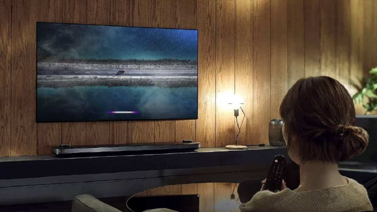 LG-র 32 ইঞ্চি স্মার্ট টিভি পাওয়া যাচ্ছে মাত্র 8 হাজারে, সুযোগ হাতছাড়া করবেন না