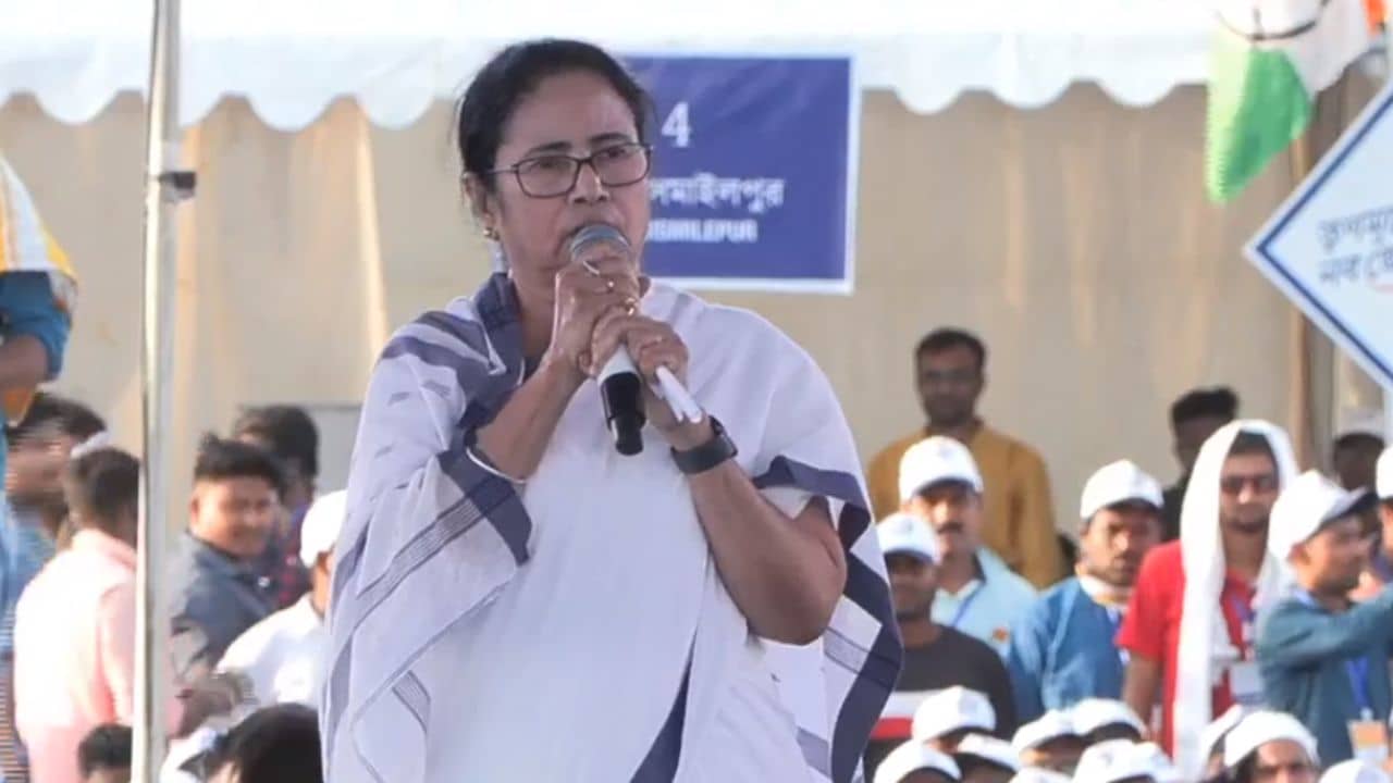 Mamata Banerjee: সব সহ্য করতে পারি, কিন্তু চোখরাঙানি সহ্য করি না, অভিষেক-বীরবাহার কনভয়ে অ্যাটাকে ক্ষুব্ধ মমতা