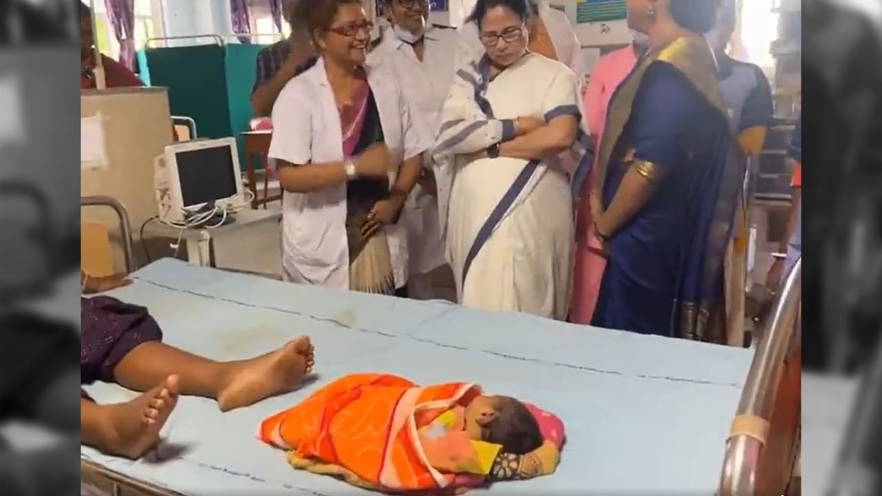 CM Mamata Banerjee: মায়ের নাম 'সংগীতা' শুনেই মমতা বললেন, 'সন্তানের নাম রাখো সঞ্চিতা'