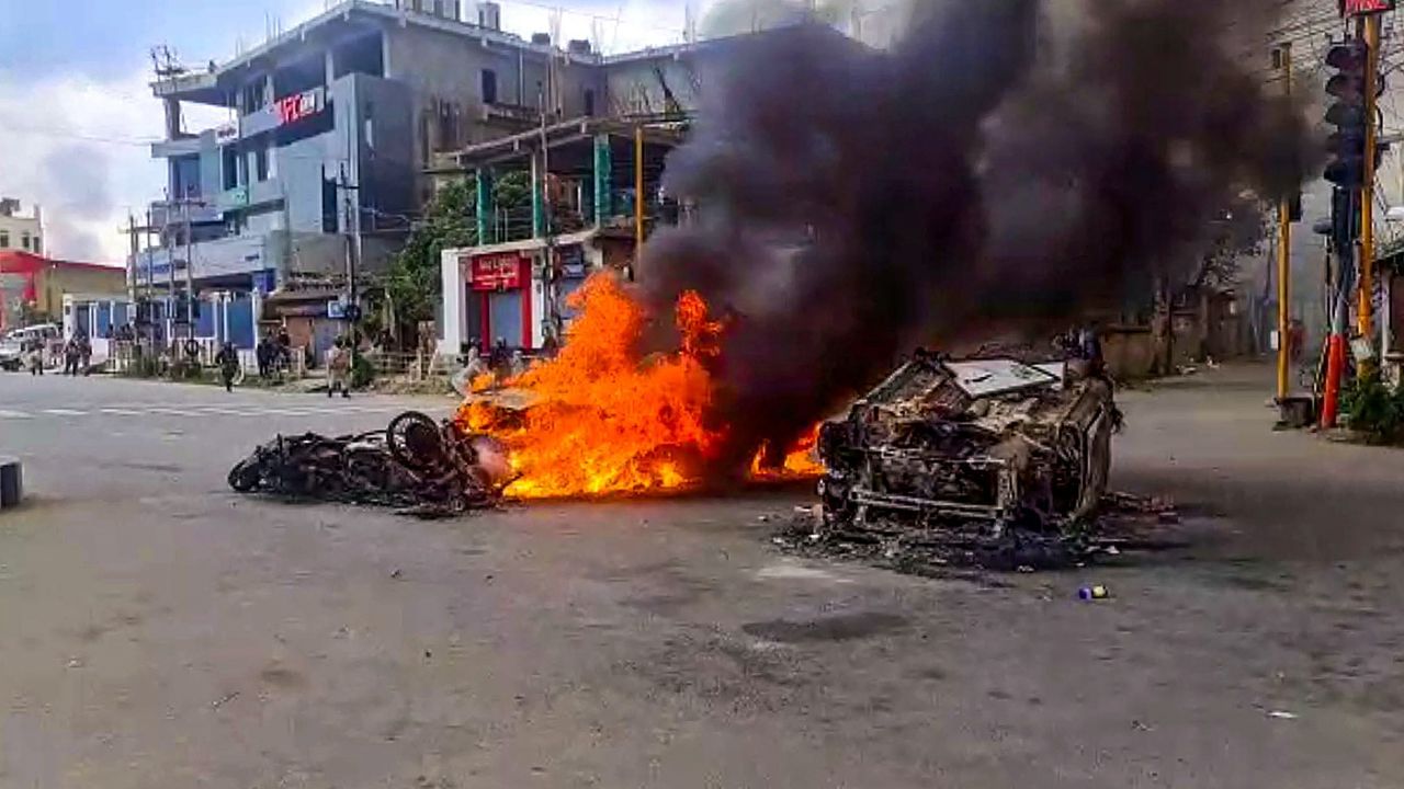 Manipur Violence: অগ্নিগর্ভ মণিপুর, দেখামাত্রই গুলি করার নির্দেশ সরকারের