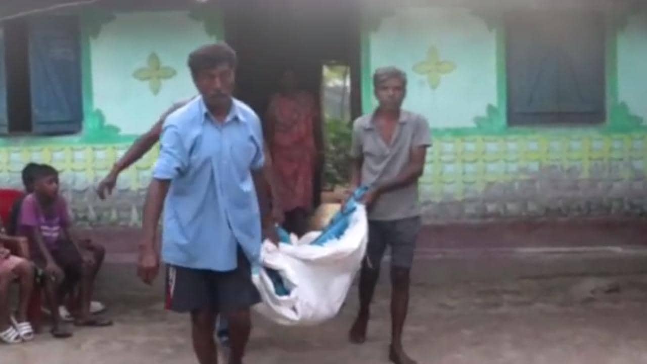 Murder: শয্যাশায়ী মায়ের গলার নলি কেটে খুন, গ্রেফতার ছেলে