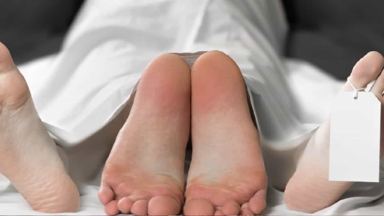 Necrophilia: মৃতদেহের সঙ্গে যৌনতার বিষয়ে নেই কোনও আইন! কেন্দ্রকে ব্যবস্থা নিতে নির্দেশ হাইকোর্টের