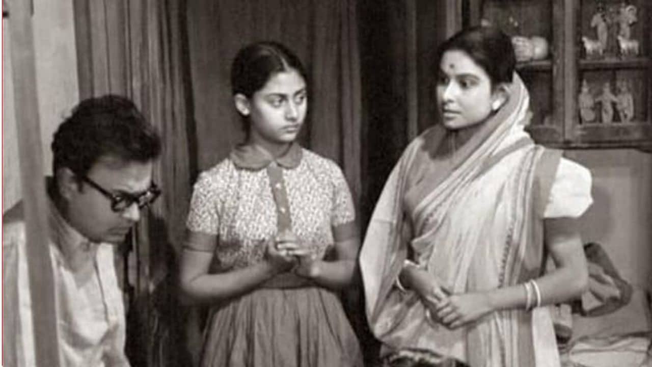 Jaya On Ray: শুটিং সেটে মানিক কাকুর স্যান্ডুইচ খেয়ে নিতাম, শহরে এসে সত্যজিৎ রায়কে নিয়ে স্মৃতিচারণায় কী বললেন জয়া?