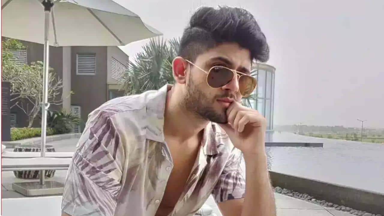 Social Media Trolling: ঘাড় ধাক্কা দিয়ে বার করলে খুশি হব, প্রেম নিয়ে কটাক্ষের মুখে মেজাজ হারান আদৃত