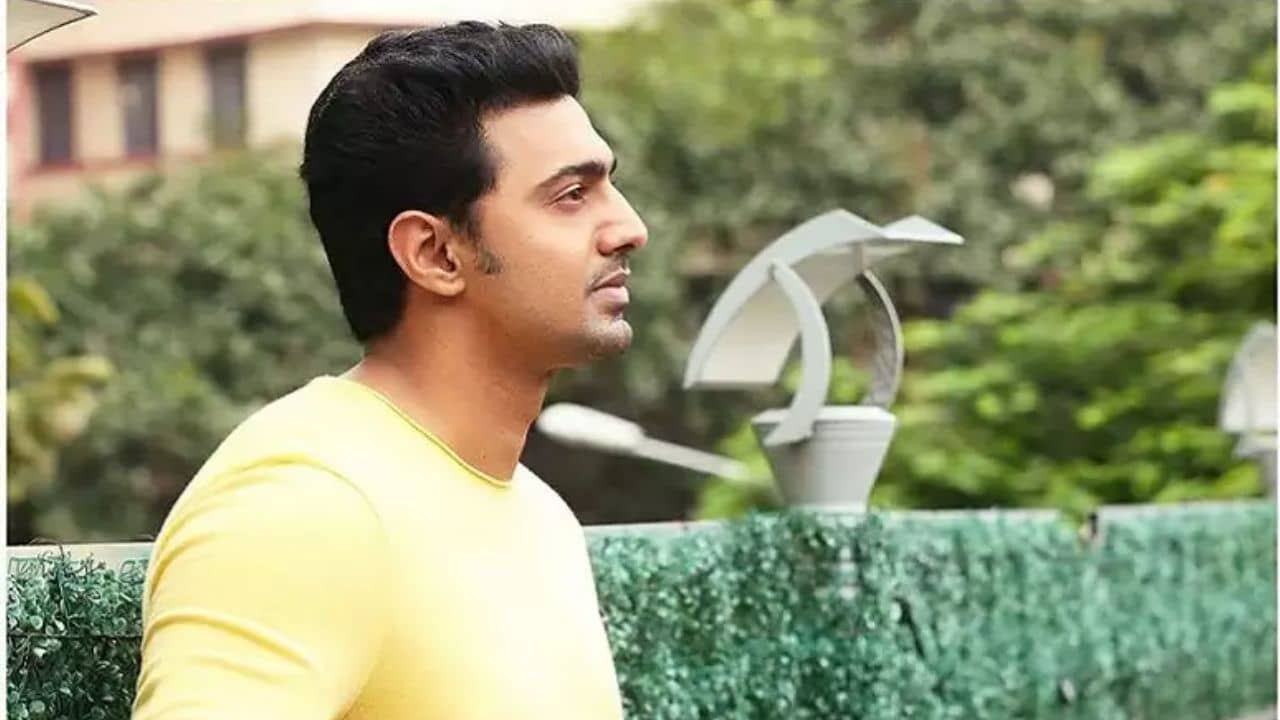 Byomkesh Dev: আর রাখঢাক নয়, এবার শুটিং সেট থেকেই ছবি শেয়ার করলেন ব্যোমকেশ দেব