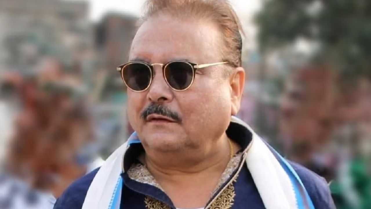 Madan Mitra: মদন মিত্রকে ঘিরে মহিলামহল, সুইমিং পুলে হটপোজ়, টলিউডে পা রাখলেন নেতা