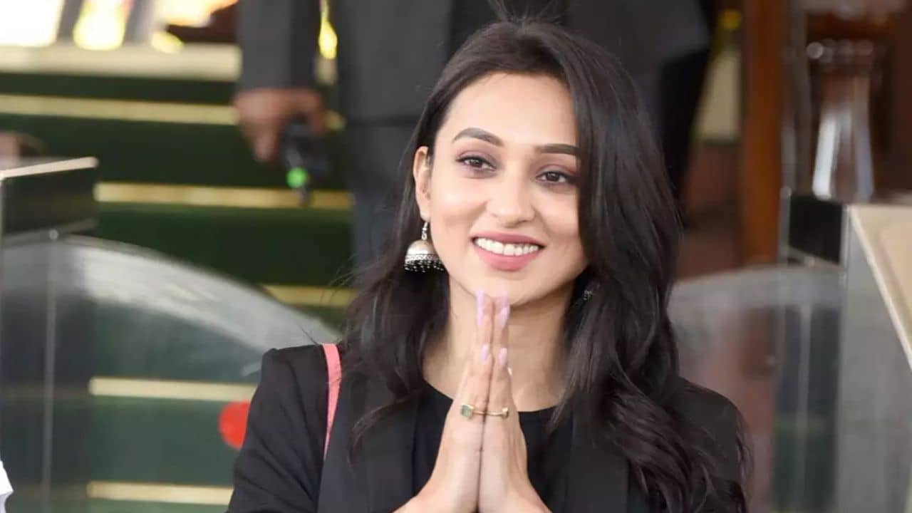 Mimi Chakraborty: সেলিব্রিটি হয়ে রাজনৈতিক দলে যোগ, সমস্যা কোথায়, খোলসা করলেন মিমি